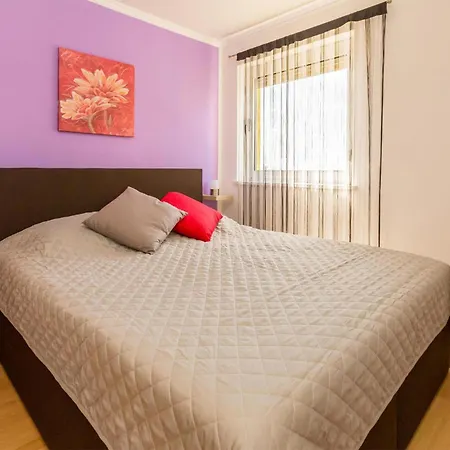 In With Outdoor Swimming Pool Apartment Pula