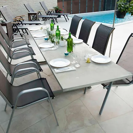 In With Outdoor Swimming Pool Apartment Pula