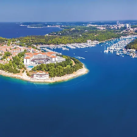 In With Outdoor Swimming Pool Pula